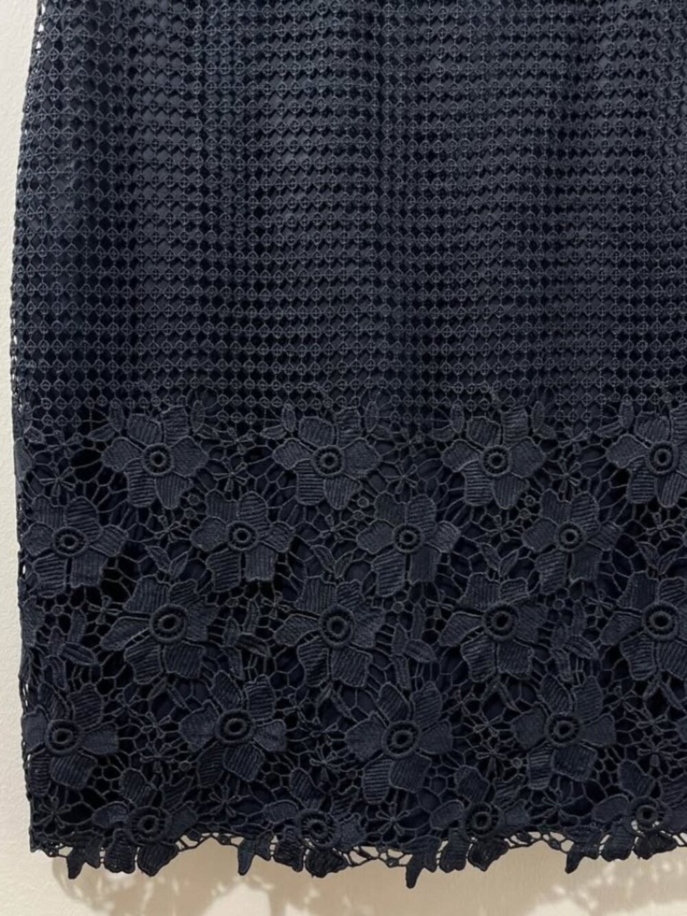 Ann Taylor Navy Floral Lace Semi Formal Knee Length Sleeveless Dress [size 8] - Picture 5 of 10